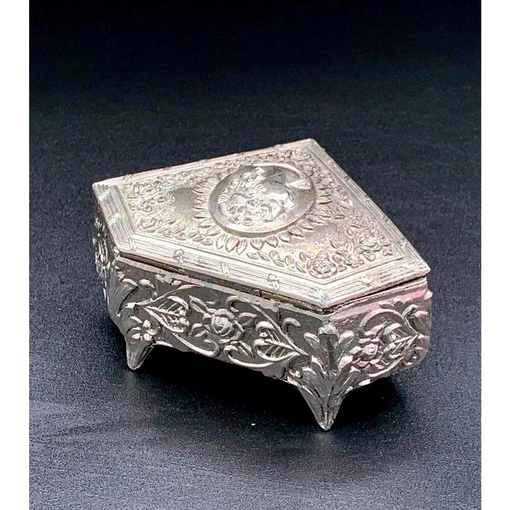 Antique-Style Silver Tone Ornate Trinket Box with Cameo Lid Decorative Keepsake - Picture 4 of 5
